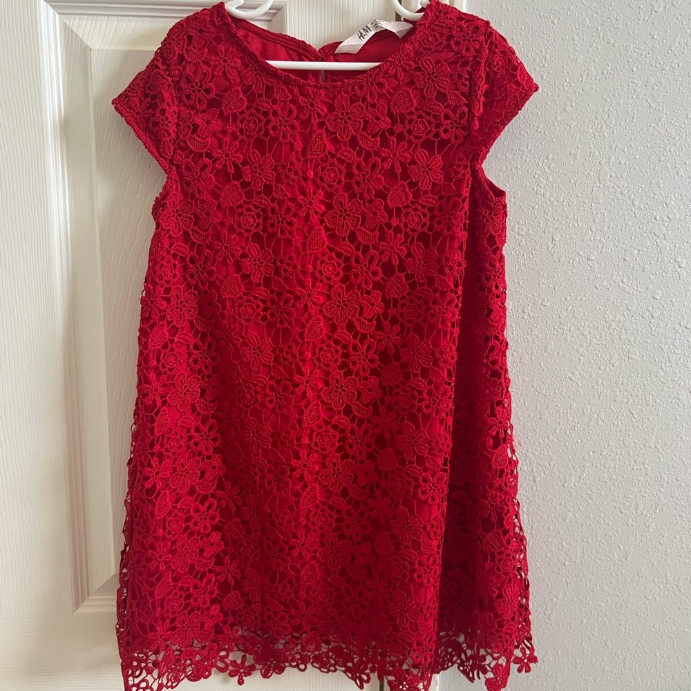 EXCELLENT condition! Beautiful red lace dress. Size 8/9
